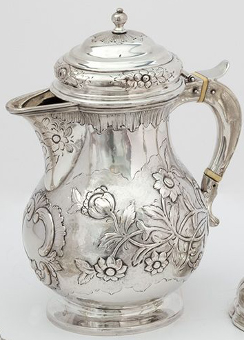 Pietarilainen kahvikannu, 1768 © Lauri ja Lasse Reitzin säätiön kokoelmat