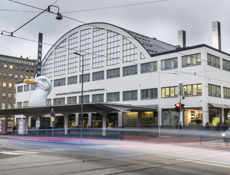 HAM Helsingin taidemuseo sijaitsee Tennispalatsissa Kampissa.